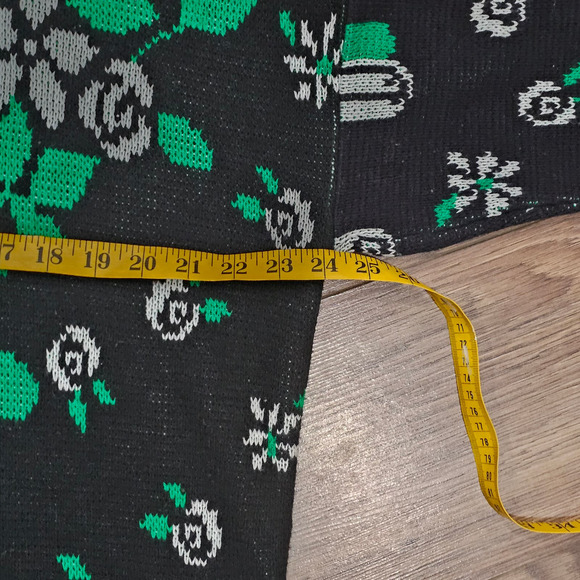 Vintage G.F.C. Women's Sweater Made in USA ‎ Black/Green/White 48" Chest - Picture 5 of 6